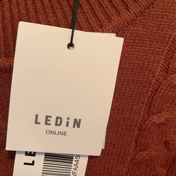 ✨HPx3✨NWT brown mock neck knit long sleeve sweater dress - Picture 8 of 8